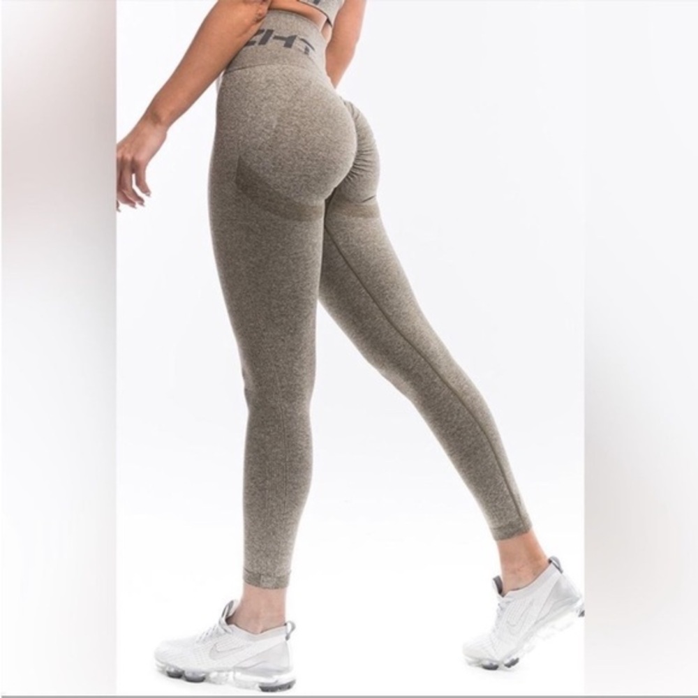 NWOT ECHT - Arise Scrunch Leggings XS